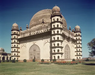 Näkymä Gol Gumbazille, Mohammed Adil Shah II:n (1627-57) mausoleumi, rakennettu vuonna 1659