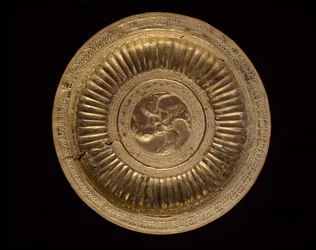 Dish Pectoral, Molukkikansat 1800-luvulta (mahdollisesti aikaisemmin) (kulta)