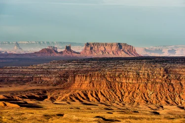 Gooseneckin osavaltion puistosta Utahissa Monument Valleyyn päin, 2012 (kuva).