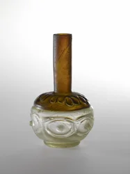 Pullo, c. 9. vuosisata (lasi)