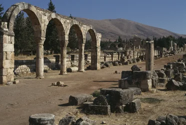 Näkymä kadulle ja pylväikkölle, Umayyad-kausi (661-750)