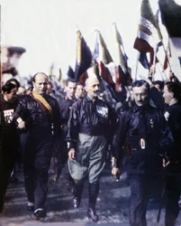 Mussolini Rooman marssilla, 1922. Käsin väritetty valokuva, 1923