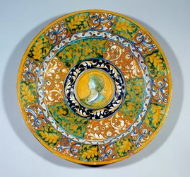 Aiguieren altaan majolika (maiolica) decoree valmistettu Faenzan fajanssista. Noin 1540-1550. Pariisi, Louvre-museo