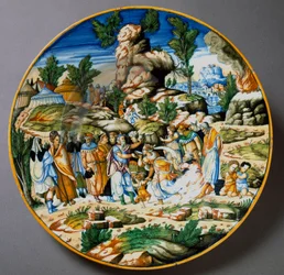 Mooses saa veden virtaamaan kalliosta ja antaa Israelin kansalle juotavaa. Urbinossa Fontanan työpajassa valmistettu keraaminen lautanen, Italia. Noin 1560, Firenze, Museo Nazionale del Bargello