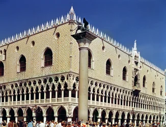 Palazzo Ducale, aloitettu noin 1340
