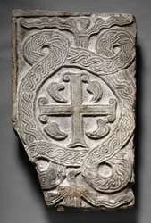 Transenna-paneeli ristillä, Lombardic, 700-800-luku