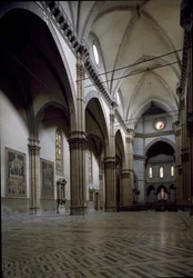 Näkymä Firenzen katedraalin (Duomo Santa Maria del Fiore) sisätiloihin. 1300-1400-luvulla Firenze, Italia