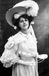 Dora Barton 1884-1966, englantilainen näyttelijä, 1900-luku.