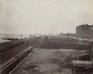 Näkymä Michigan Avenuen eteläpuolelle Illinois Central Railroad -raiteiden länsipuolelta, Chicago, n. 1890
