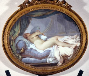 Nainen puristamassa tyynyä. Jacques Charlier