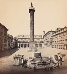 Piazza Colonna, Marcus Aureliuksen pylväs ja Palazzo Chigi