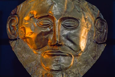Pronssikautinen hautanaamio. Kansallinen arkeologinen museo, Ateena, Kreikka.