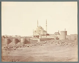 Egypti. Kairo. Yleisnäkymä linnoitukselle ja Muhammad Alin alabasterimoskeijalle (1830-1848)