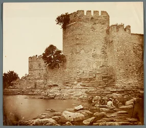 "Seitsemän tornia" [Istanbul. Seitsemän tornia - osa kaupungin puolustusmuuria]