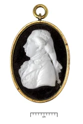 George IV Walesin prinssinä, n. 1790 (valkoinen lasi kullatussa metallikehyksessä)