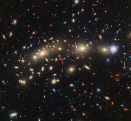 MACS 0416 (Hubble ACS ja WFC3 + Webb NIRCam -kuva)