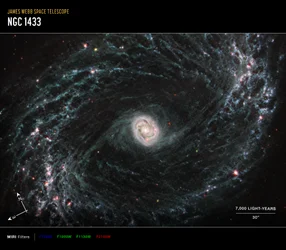 NGC 1433 (MIRI-kompassikuva)