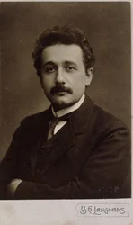 Carte-de-visite-muotokuva Albert Einsteinista Prahassa 1912, 1912