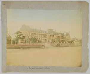 Imperial Hotel, Tokio, Japani (käsinvärinen mustavalkokuva)
