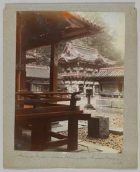 Sisäportti osoitteessa Tōshō-gū, Nikko, Japani (käsinvärinen mustavalkokuva)