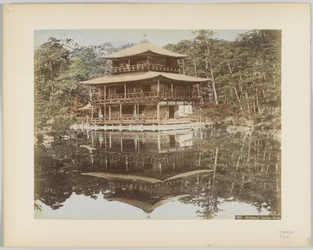 Kinkakuji Garden, Kioto, Japani (käsinvärinen mustavalkokuva)