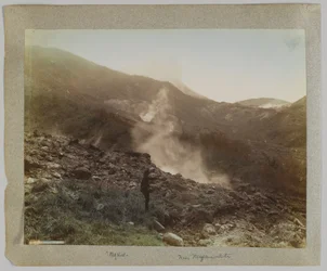 Owakudani, Hakone, Kanagawan prefektuuri, Japani (käsinvärinen mustavalkokuva)