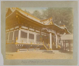 Tōshō-gū, Nikko, Japani (käsinvärinen mustavalkokuva)