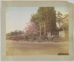 Uyeno Park, Tokio, Japani (käsinvärinen mustavalkokuva)