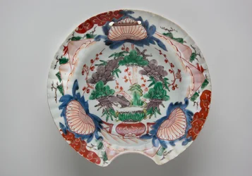 Parturikulho, 1700-luvun loppu (Arita-astiat, posliini, jossa aluslasituksen sininen ja overglaze emali)