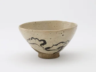 Teekulho, jossa kuviointi kuolemattomuuden sienestä, Edo-kausi, 1700-1800-luku (kivitavara, jossa rautapigmentti kirkkaan lasitteen alla)