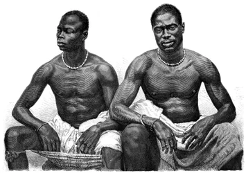 Kaksi miestä Assiniesta, Guineasta, vuodelta 1860-1920.