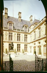 Näkymä Cour dHonneurille Hotel Carnavaletista, rakennettu noin 1545