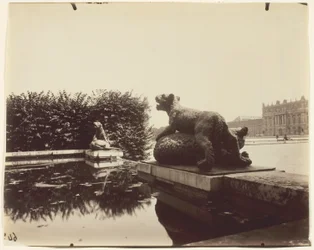 Versailles, Fontaine du Point du Jour, (Tigre Terrassant un Ours by Houzeau)