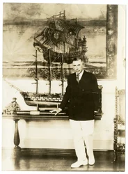Booth Tarkington, n. 1920-28 (gelatiinihopea valokuva)