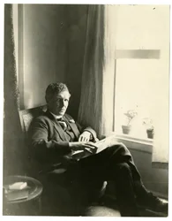 Llewelyn Powys, n. 1905-40 (gelatiinihopea valokuva)