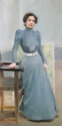 Clotilde harmaassa mekossa