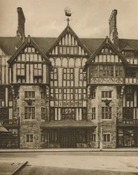 Osa Libertys Tudor -rakennusta Great Marlborough Streetillä, vuodelta 1935.