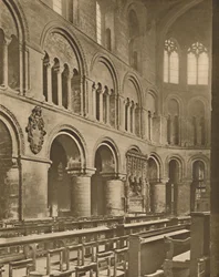 Great St. Bartholomewsissa: Raheresin hauta kuorossa, n. 1935.