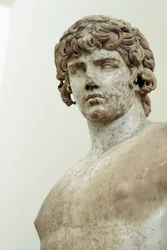 Antinous, Parian marmoripatsas, Apollon temppelistä Delphissä, Kreikassa, roomalainen sivilisaatio, 2. vuosisadalla jKr, yksityiskohta
