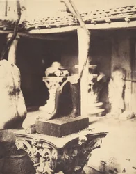 Fragmentti egyptiläisestä patsaasta Cherchellin museossa Algeriassa, 1856.