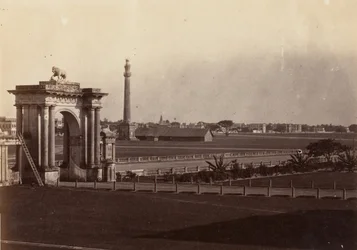 [Näkymä Chowringheelle Kalkutan hallitustalosta], 1858-61.