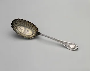 Lusikka, c. 1870 (hopeaa hopeakullauksella)