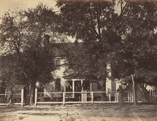 Aiken House, Weldon Railroadilla, Virginiassa, helmikuu 1865 (kudospaperille kiinnitetty abumen-printti)