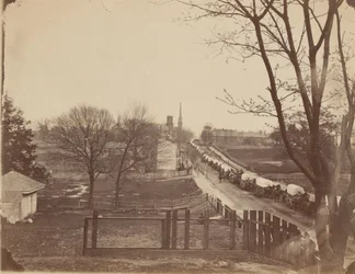 Armeijan vaunujuna saapuu Pietariin, Virginia, huhtikuu 1865 (kuva)