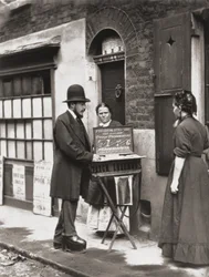 Street Doctor, elokuvasta Street Life in London, J. Thomson ja Adolphe Smith