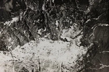 Albumi "Oma maailmansota - muistoja Lounaisrintamasta Kärntenissä, Italiassa, Trentino-Alto Adige) 31.3.1915-12.11.1918 - Josef Zohles Wien": ilmakuva sota-alueelta