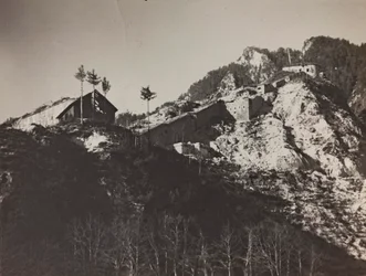 Albumi "Oma maailmansota - muistoja Lounaisrintamasta Kärntenissä, Italiassa, Trentino-Alto Adigessa) 31.3.1915-12.11.1918 - Josef Zohlen Wien": Fort Hensel (m/v kuva)
