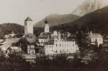 Albumi "Oma maailmansota - muistoja lounaisrintamasta Kärntenissä, Italiassa, Trentino-Alto Adigessa) 31.3.1915-12.11.1918 - Josef Zohles Wien": katso Dobbiaco pommin jälkeen