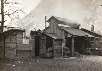 Albumi "Oma maailmansota - muistoja Lounaisrintamasta Kärntenissä, Italiassa, Trentino-Alto Adigessa) 31.3.1915-12.11.1918 - Josef Zohles Wien": sotilaskasarmi Sota-alueella