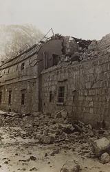 Albumi "Meine weltkriegs - Erinnerungen South-West Front (Kärnten, Italia, Etelä-Tiroli) (Minun maailmansota - muistoja Lounaisrintamasta Kärntenissä, Italiassa, Trentino-Alto Adige) 31.3.1915-12.11. 1918 - Josef Zohles Wien ": tehtaan rauniot (b/w ph